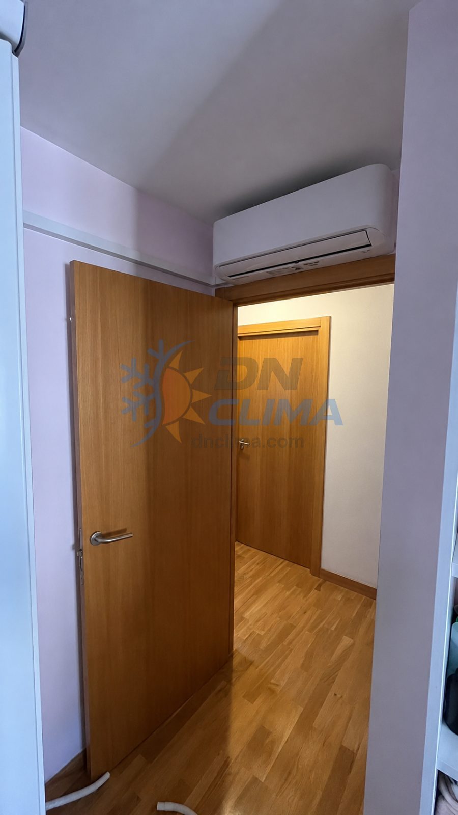 Instalación equipo multisplit 3x1 + canalización, conexión frigorífica/eléctrica, vacío y puesta en marcha.